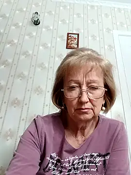 Snapshot of AlikaSwan5821 chatting on 09.29.25 AlikaSwan5821 online show from 09.29.25