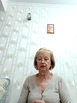 Snapshot of AlikaSwan5821 chatting on 09.30.25 AlikaSwan5821 online show from 09.30.25