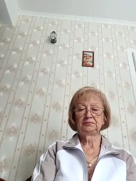 Snapshot of AlikaSwan5821 chatting on 10.02.25 AlikaSwan5821 online show from 10.02.25