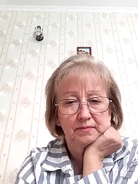 Snapshot of AlikaSwan5821 chatting on 10.05.25 AlikaSwan5821 online show from 10.05.25