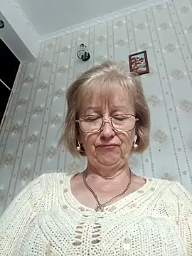 Snapshot of AlikaSwan5821 chatting on 10.11.25 AlikaSwan5821 online show from 10.11.25