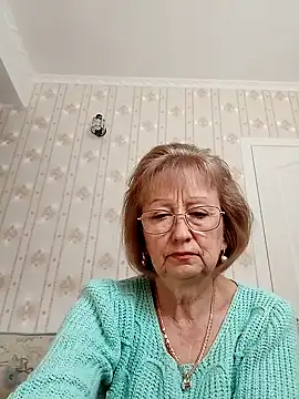 Snapshot of AlikaSwan5821 chatting on 10.21.25 AlikaSwan5821 online show from 10.21.25