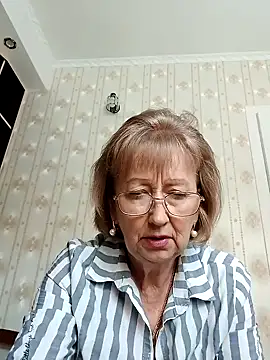 Snapshot of AlikaSwan5821 chatting on 10.23.25 AlikaSwan5821 online show from 10.23.25