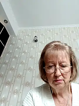 Snapshot of AlikaSwan5821 chatting on 10.24.25 AlikaSwan5821 online show from 10.24.25