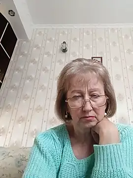 Snapshot of AlikaSwan5821 chatting on 10.29.25 AlikaSwan5821 online show from 10.29.25