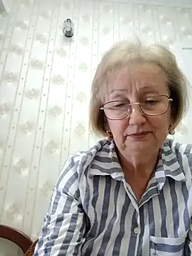 Snapshot of AlikaSwan5821 chatting on 11.19.25 AlikaSwan5821 online show from 11.19.25