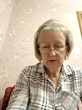 Snapshot of AlikaSwan5821 chatting on 11.22.25 AlikaSwan5821 online show from 11.22.25