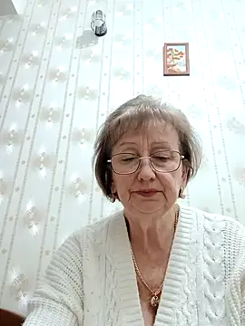 Snapshot of AlikaSwan5821 chatting on 11.26.25 AlikaSwan5821 online show from 11.26.25