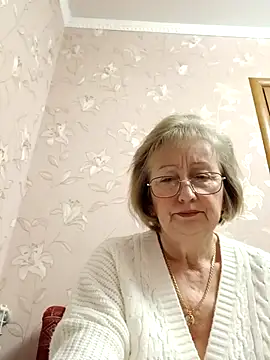 Snapshot of AlikaSwan5821 chatting on 12.16.25 AlikaSwan5821 online show from 12.16.25