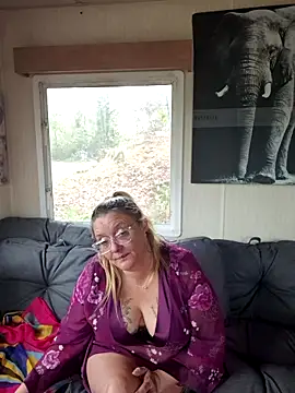 Snapshot of Misspapillon1840 chatting on 11.06.25 Misspapillon1840 online show from 11.06.25