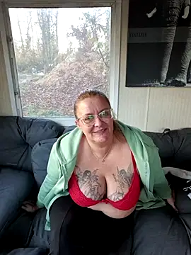 Snapshot of Misspapillon1840 chatting on 12.03.25 Misspapillon1840 online show from 12.03.25