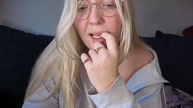 Daisyxoxo  online show from 11.02.25