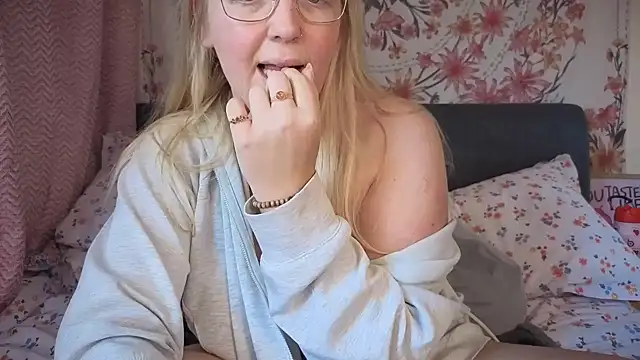 Daisyxoxo  online show from 11.16.25