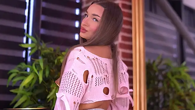 MillaSerene online show from 10.11.25