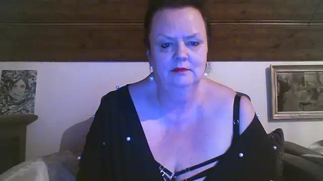Snapshot of TiffanyMature chatting on 04.18.26 TiffanyMature online show from 04.18.26