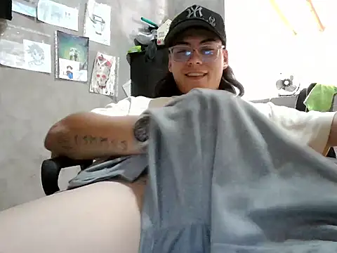 Snapshot of dirty_model chatting on 05.24.26 dirty model online show from 05.24.26