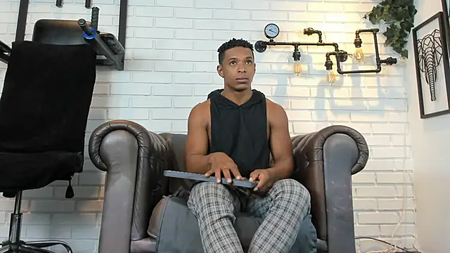 Snapshot of ItaloMoore chatting on 09.15.25 ItaloMoore online show from 09.15.25