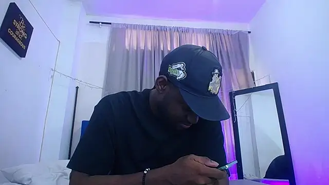 Snapshot of eebony_stallion chatting on 06.02.26 eebony stallion online show from 06.02.26
