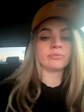 Snapshot of M1l3yD3w chatting on 09.25.25 M1l3yD3w online show from 09.25.25