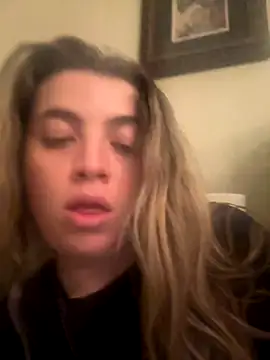 Snapshot of M1l3yD3w chatting on 10.27.25 M1l3yD3w online show from 10.27.25