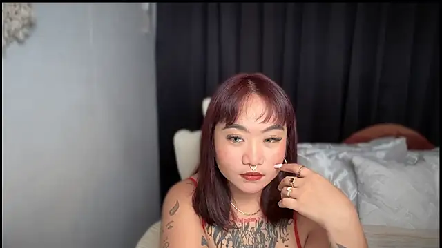Snapshot of _XXXKittyTingles chatting on 10.20.25 XXXKittyTingles online show from 10.20.25