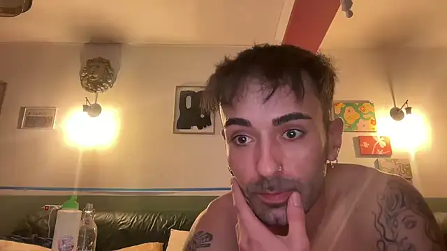 Snapshot of bertfaust chatting on 10.03.25 bertfaust online show from 10.03.25