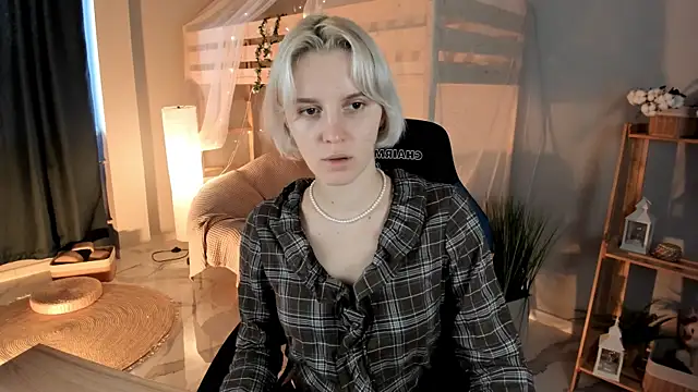 Snapshot of BethanyCloud chatting on 09.12.25 BethanyCloud online show from 09.12.25