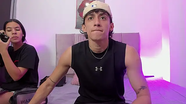 Snapshot of AndretiiAndCamila chatting on 09.16.25 AndretiiAndCamila online show from 09.16.25