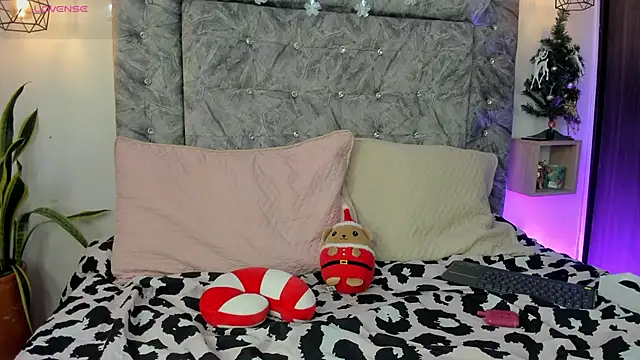 Seraphyne666 online show from 11.26.25