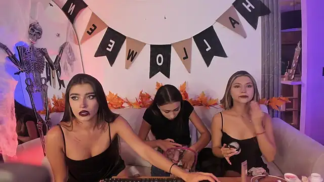 Snapshot of spicy_angels_ chatting on 10.09.25 spicy angels online show from 10.09.25