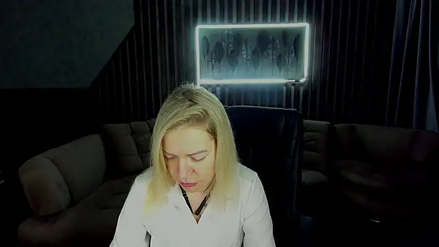 Snapshot of Anna_Snows chatting on 10.11.25 Anna Snows online show from 10.11.25