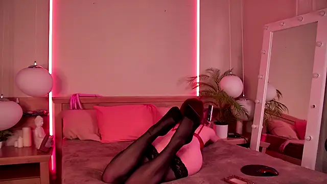 Snapshot of RoxyDoll_ chatting on 10.08.25 RoxyDoll online show from 10.08.25