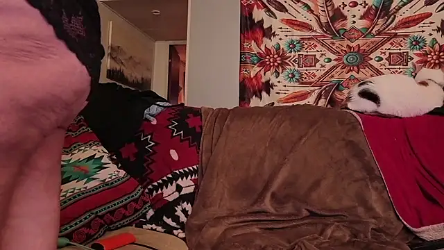 Snapshot of HotRedYeag chatting on 04.02.26 HotRedYeag online show from 04.02.26