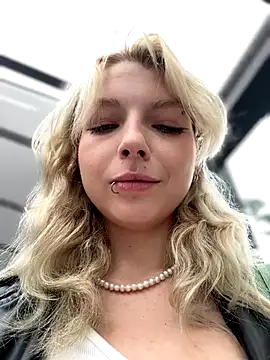 EveLittleSinner online show from 09.18.25