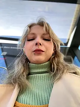 EveLittleSinner online show from 10.08.25