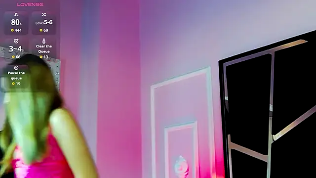 Snapshot of Breezelle chatting on 10.19.25 Breezelle online show from 10.19.25