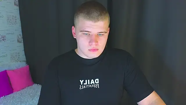 Snapshot of kittenmurr chatting on 10.07.25 kittenmurr online show from 10.07.25