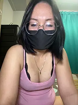 Snapshot of melyiaaa chatting on 12.22.25 melyiaaa online show from 12.22.25