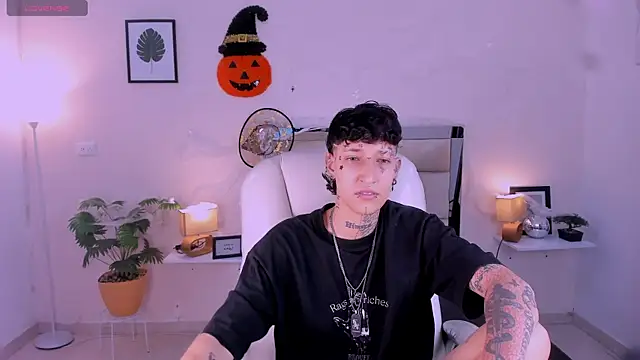 Luci Rose online show from 10.22.25