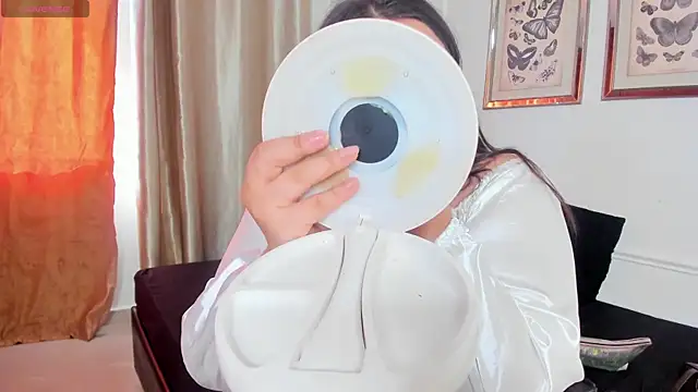 Snapshot of Tessa_Sinclaire chatting on 09.27.25 Tessa Sinclaire online show from 09.27.25