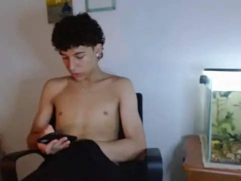 Snapshot of Xtremeplay_18 chatting on 09.17.25 Xtremeplay 18 online show from 09.17.25