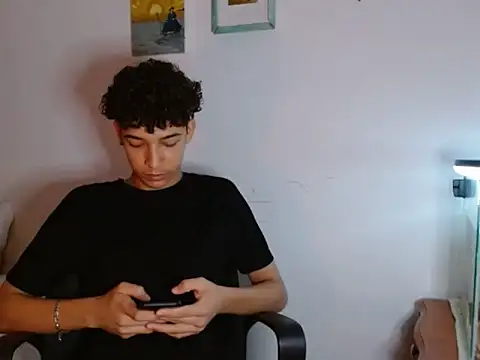 Snapshot of Xtremeplay_18 chatting on 09.30.25 Xtremeplay 18 online show from 09.30.25