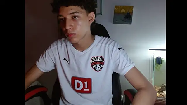 Snapshot of Xtremeplay_18 chatting on 10.21.25 Xtremeplay 18 online show from 10.21.25