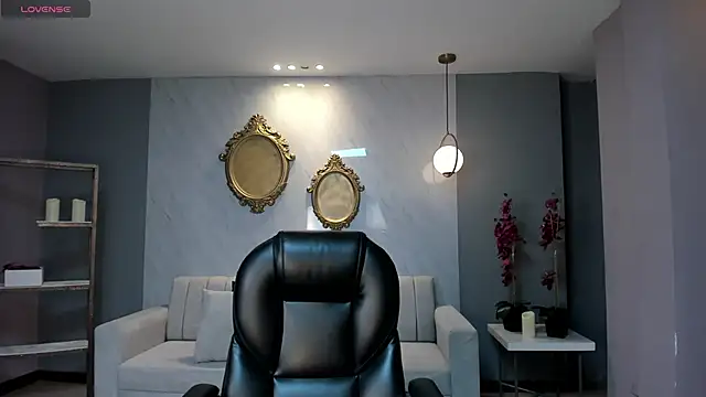 Snapshot of NataliaGaret chatting on 10.09.25 NataliaGaret online show from 10.09.25