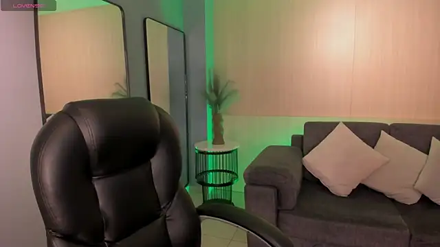 AyshelBrown online show from 11.14.25