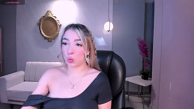 LizzCooper online show from 11.19.25