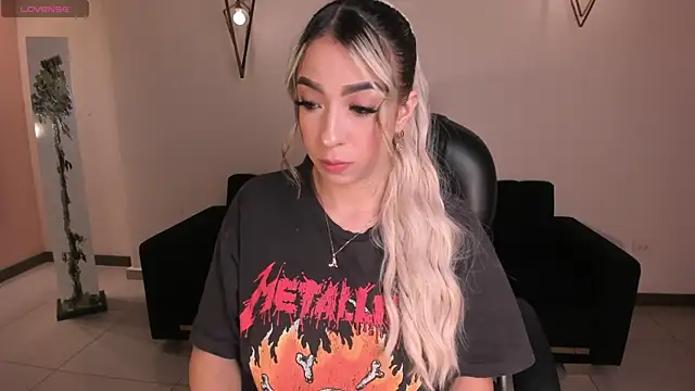 LizzCooper online show from 11.26.25