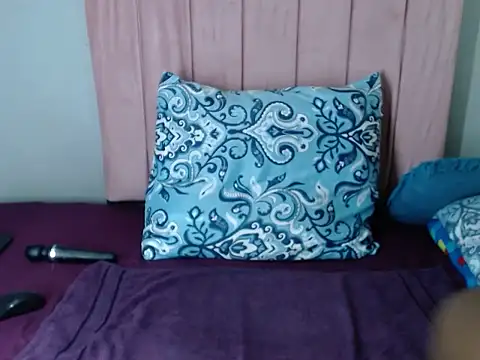 Snapshot of SWEETBERRYxXx chatting on 11.11.25 SWEETBERRYxXx online show from 11.11.25