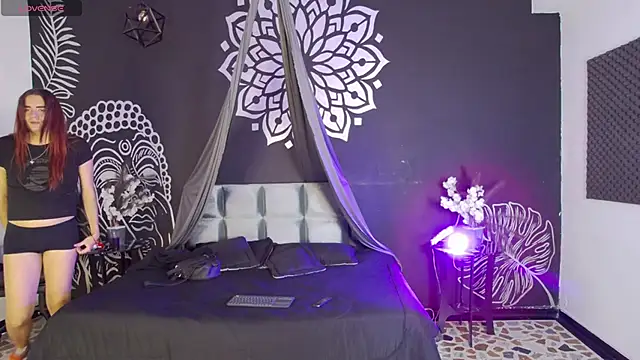 Maylu Fox online show from 11.12.25