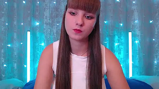 Snapshot of Leonaalove chatting on 10.04.25 Leonaalove online show from 10.04.25